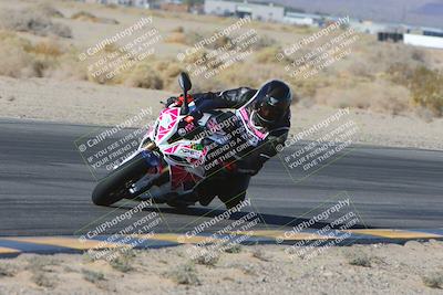 media/Jan-10-2025-CVMA Friday Practice (Fri) [[489e0da257]]/Group 4 and Trackday/Session 2 (Turn 4 Inside)/